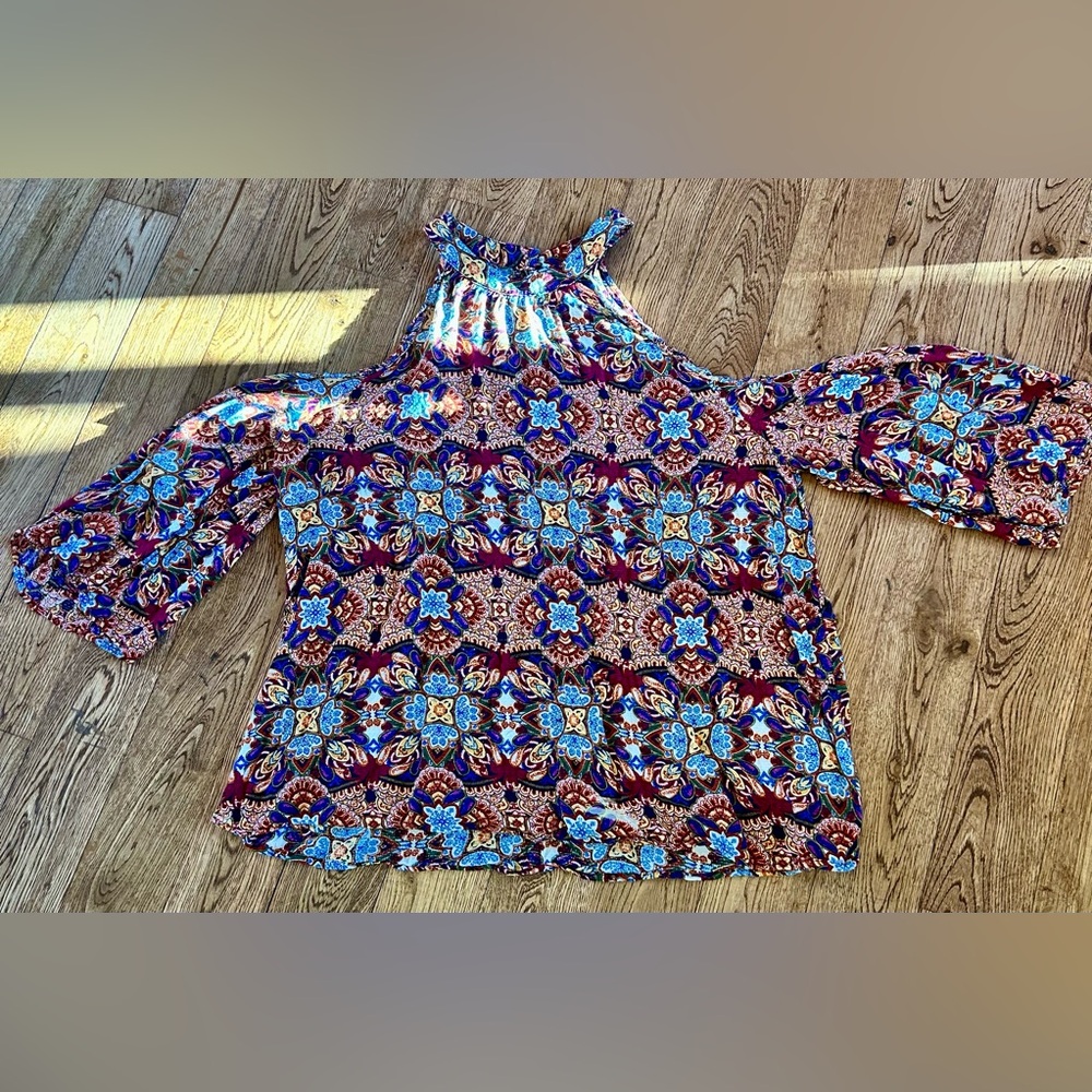 Eyeshadow High Neck Cold-Shoulder Blouse Summer to Fall Blouse Summer to Fall - Picture 2 of 7